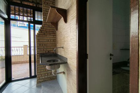 Casa de condomínio à venda com 200m², 3 quartos e 2 vagasTerraço