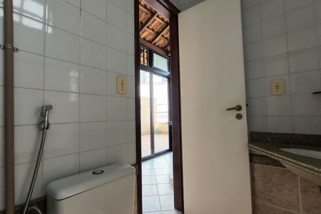 Casa de condomínio à venda com 200m², 3 quartos e 2 vagasBanheiro Social 3