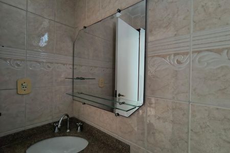 Casa de condomínio à venda com 200m², 3 quartos e 2 vagasBanheiro social 1