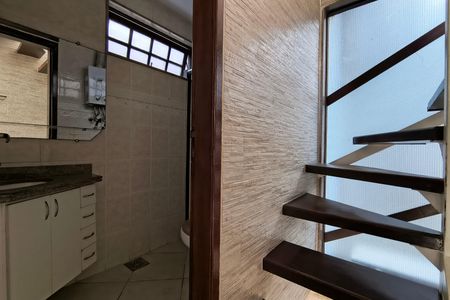 Casa de condomínio à venda com 200m², 3 quartos e 2 vagasBanheiro social 1