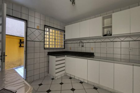Casa de condomínio à venda com 200m², 3 quartos e 2 vagasCozinha - Armários