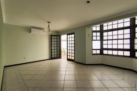 Casa de condomínio à venda com 200m², 3 quartos e 2 vagasSala