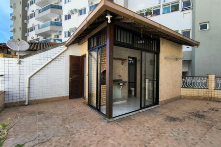 Casa de condomínio à venda com 200m², 3 quartos e 2 vagasTerraço