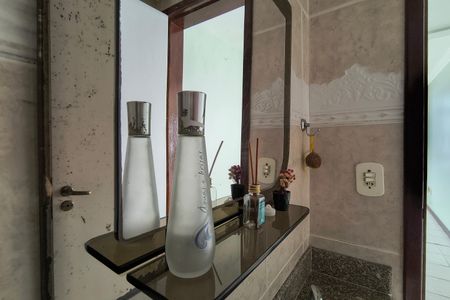 Casa de condomínio à venda com 200m², 3 quartos e 2 vagasLavabo