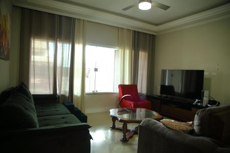 Casa para alugar com 205m², 3 quartos e 3 vagasSala