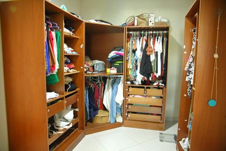 Casa para alugar com 205m², 3 quartos e 3 vagasSuíte master - Closet 