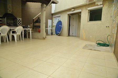 Casa para alugar com 205m², 3 quartos e 3 vagasÁrea de convivência - Edícula 