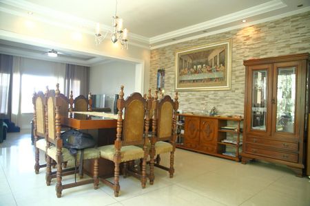 Casa para alugar com 205m², 3 quartos e 3 vagasSala