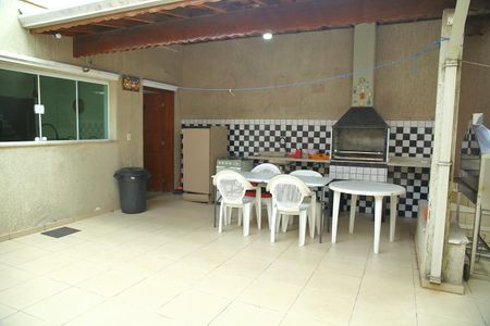 Casa para alugar com 205m², 3 quartos e 3 vagasÁrea de convivência - Churrasqueira