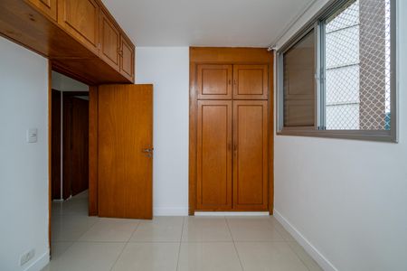 Apartamento para alugar com 131m², 3 quartos e 2 vagasQuarto 2