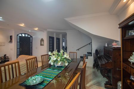 Casa à venda com 300m², 4 quartos e 4 vagasSala