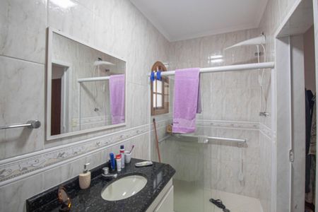 Casa à venda com 300m², 4 quartos e 4 vagasBanheiro da Suíte 2