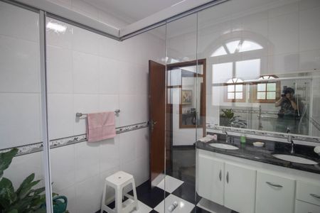 Casa à venda com 300m², 4 quartos e 4 vagasBanheiro