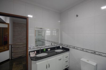 Casa à venda com 300m², 4 quartos e 4 vagasBanheiro