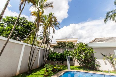 Casa de condomínio à venda com 600m², 4 quartos e 2 vagasQuintal