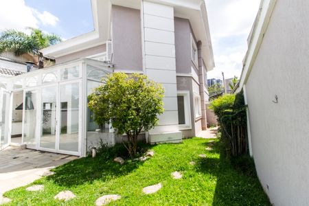 Casa de condomínio à venda com 600m², 4 quartos e 2 vagasQuintal