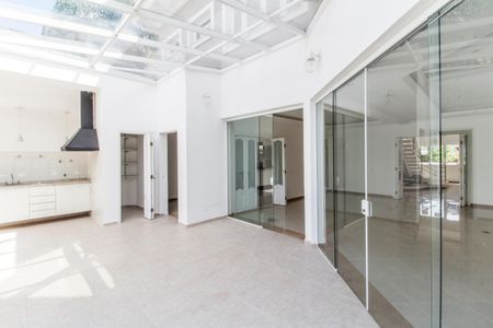 Casa de condomínio à venda com 600m², 4 quartos e 2 vagasVaranda gourmet