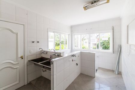 Casa de condomínio à venda com 600m², 4 quartos e 2 vagasDespensa