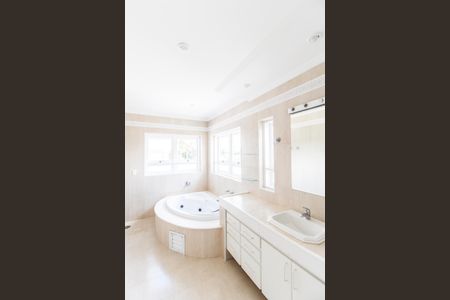 Casa de condomínio à venda com 600m², 4 quartos e 2 vagasBanheiro da Suíte