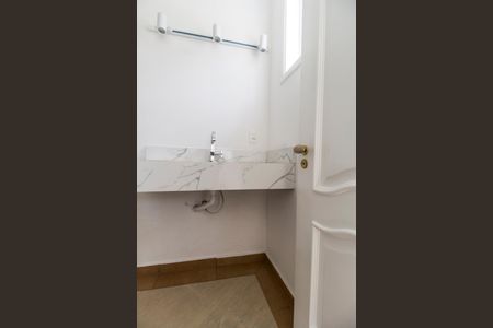 Casa de condomínio à venda com 600m², 4 quartos e 2 vagasLavabo