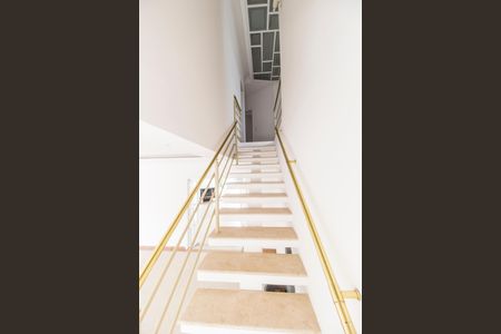 Casa de condomínio à venda com 600m², 4 quartos e 2 vagasEscada