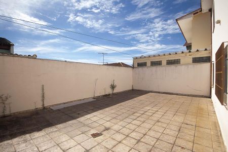 Casa para alugar com 250m², 3 quartos e 3 vagasQuintal