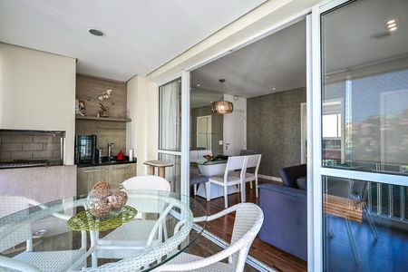 Apartamento à venda com 87m², 3 quartos e 2 vagasVaranda