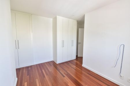 Apartamento à venda com 70m², 2 quartos e 2 vagasSuíte