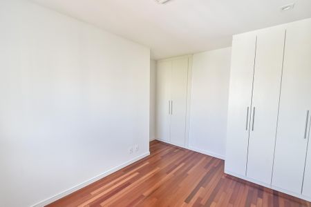 Apartamento à venda com 70m², 2 quartos e 2 vagasSuíte