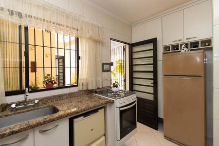 Casa à venda com 185m², 3 quartos e 3 vagas Casa à venda com 185m², 3 quartos e 3 vagasCozinha