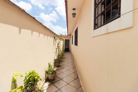 Casa à venda com 185m², 3 quartos e 3 vagas Casa à venda com 185m², 3 quartos e 3 vagasCorredor externo