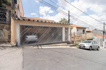 Casa à venda com 185m², 3 quartos e 3 vagas Casa à venda com 185m², 3 quartos e 3 vagasFachada