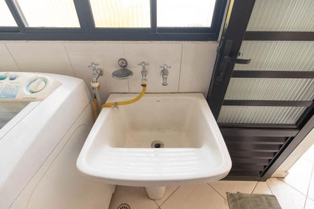 Casa à venda com 185m², 3 quartos e 3 vagas Casa à venda com 185m², 3 quartos e 3 vagasÁrea de Serviço