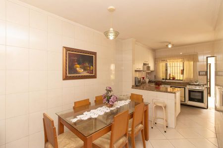 Casa à venda com 185m², 3 quartos e 3 vagas Casa à venda com 185m², 3 quartos e 3 vagasCopa