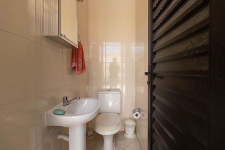 Casa à venda com 185m², 3 quartos e 3 vagas Casa à venda com 185m², 3 quartos e 3 vagasBanheiro de serviço