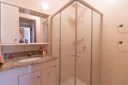 Casa à venda com 185m², 3 quartos e 3 vagas Casa à venda com 185m², 3 quartos e 3 vagasBanheiro Social