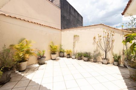 Casa à venda com 185m², 3 quartos e 3 vagas Casa à venda com 185m², 3 quartos e 3 vagasQuintal