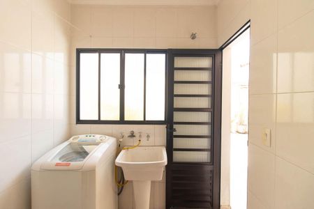 Casa à venda com 185m², 3 quartos e 3 vagas Casa à venda com 185m², 3 quartos e 3 vagasÁrea de Serviço