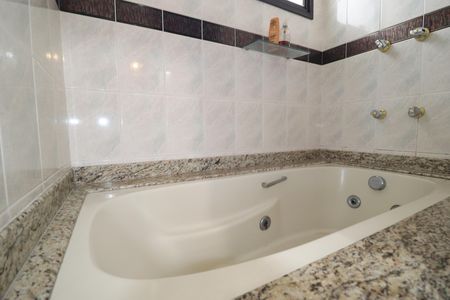 Apartamento à venda com 128m², 3 quartos e 2 vagasBanheiro Quarto 1 suíte