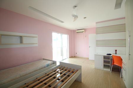 Casa de condomínio à venda com 600m², 6 quartos e 4 vagasQuarto 4