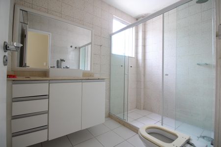 Casa de condomínio à venda com 600m², 6 quartos e 4 vagasQuarto 2 - Suíte