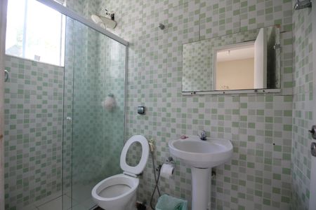 Casa de condomínio à venda com 600m², 6 quartos e 4 vagasBanheiro de Serviço