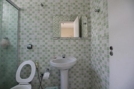 Casa de condomínio à venda com 600m², 6 quartos e 4 vagasBanheiro de Serviço
