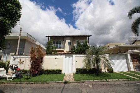 Casa de condomínio à venda com 600m², 6 quartos e 4 vagasFachada