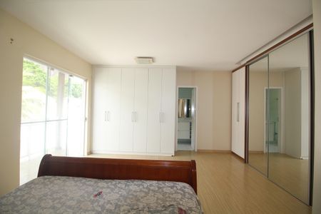 Casa de condomínio à venda com 600m², 6 quartos e 4 vagasQuarto 5