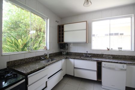 Casa de condomínio à venda com 600m², 6 quartos e 4 vagasCozinha