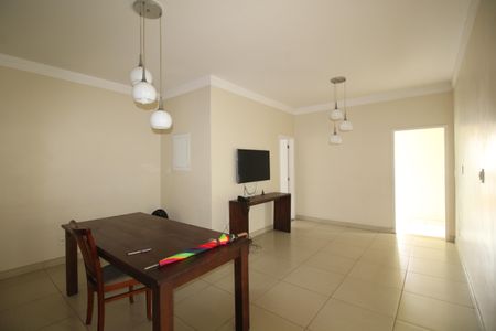 Casa de condomínio à venda com 600m², 6 quartos e 4 vagasSala