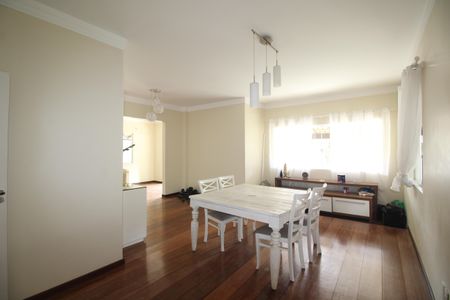 Casa de condomínio à venda com 600m², 6 quartos e 4 vagasSala