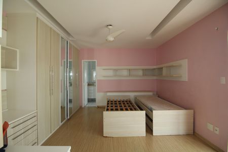 Casa de condomínio à venda com 600m², 6 quartos e 4 vagasQuarto 4
