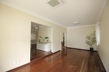 Sala de casa de condomínio à venda com 6 quartos, 600m² em Jacarepaguá, Rio de Janeiro